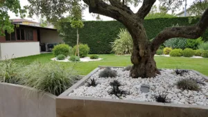 Le Jardin se Crée à Menville