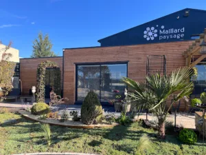 Maillard Paysage – Entreprise Jardinage Pose Clôture Aménagement Allée Terrasse Bois Composite Parking Drainant Oise Beauvais à Troissereux