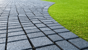 Le choix du géotextile adapté joue un rôle crucial dans la réussite d’un pavage PermaPave, notamment pour garantir sa durabilité, sa stabilité et son efficacité. À mesure que les attentes en matière d’aménagements paysagers évoluent, l’intégration de solutions écologiques et […]